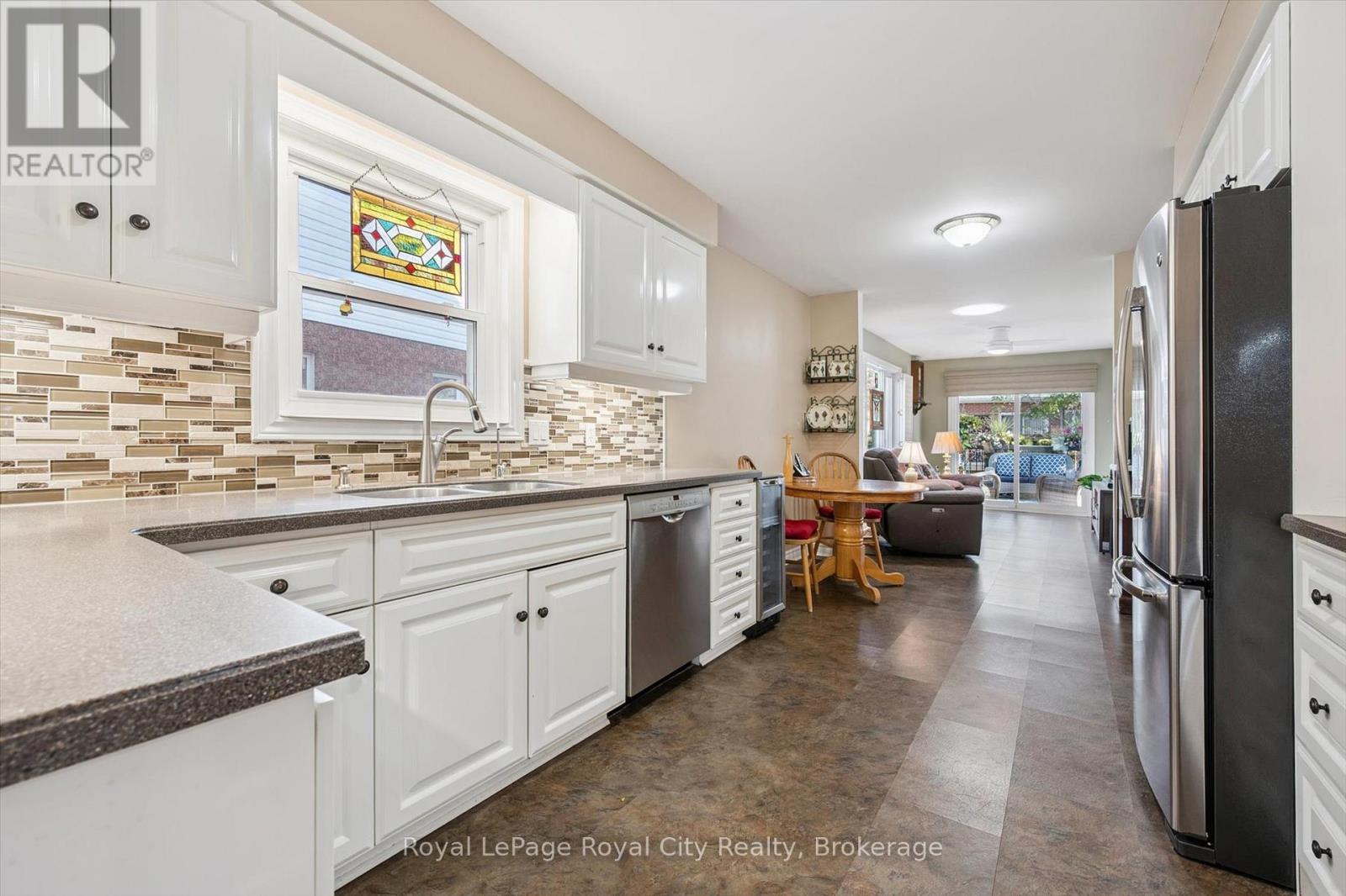 












21 CHERRY BLOSSOM CIRCLE

,
Guelph (Village By The Arboretum),




Ontario
N1G4X7

