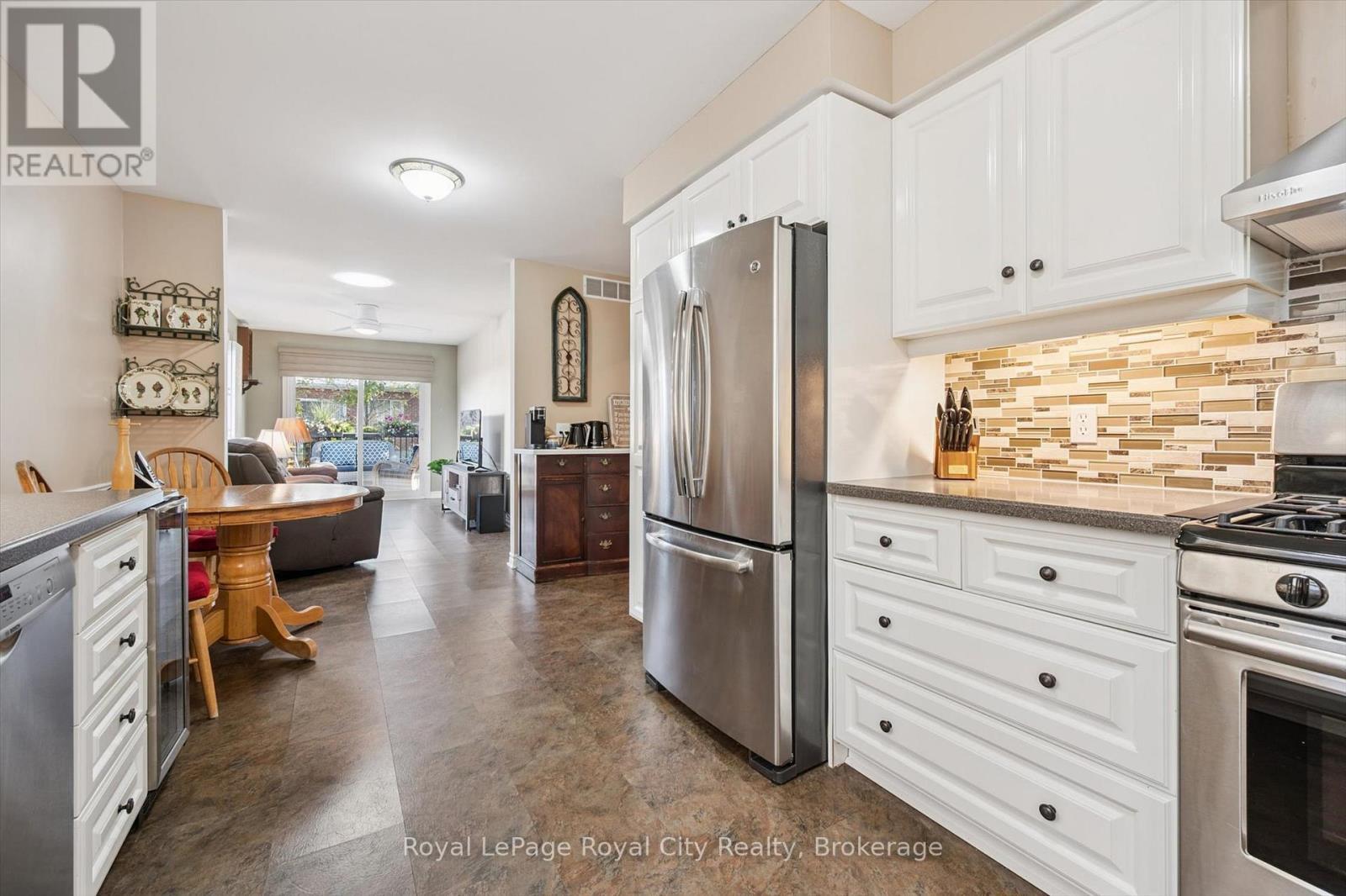 












21 CHERRY BLOSSOM CIRCLE

,
Guelph (Village By The Arboretum),




Ontario
N1G4X7

