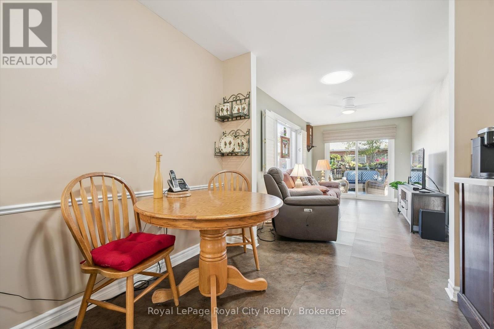 












21 CHERRY BLOSSOM CIRCLE

,
Guelph (Village By The Arboretum),




Ontario
N1G4X7

