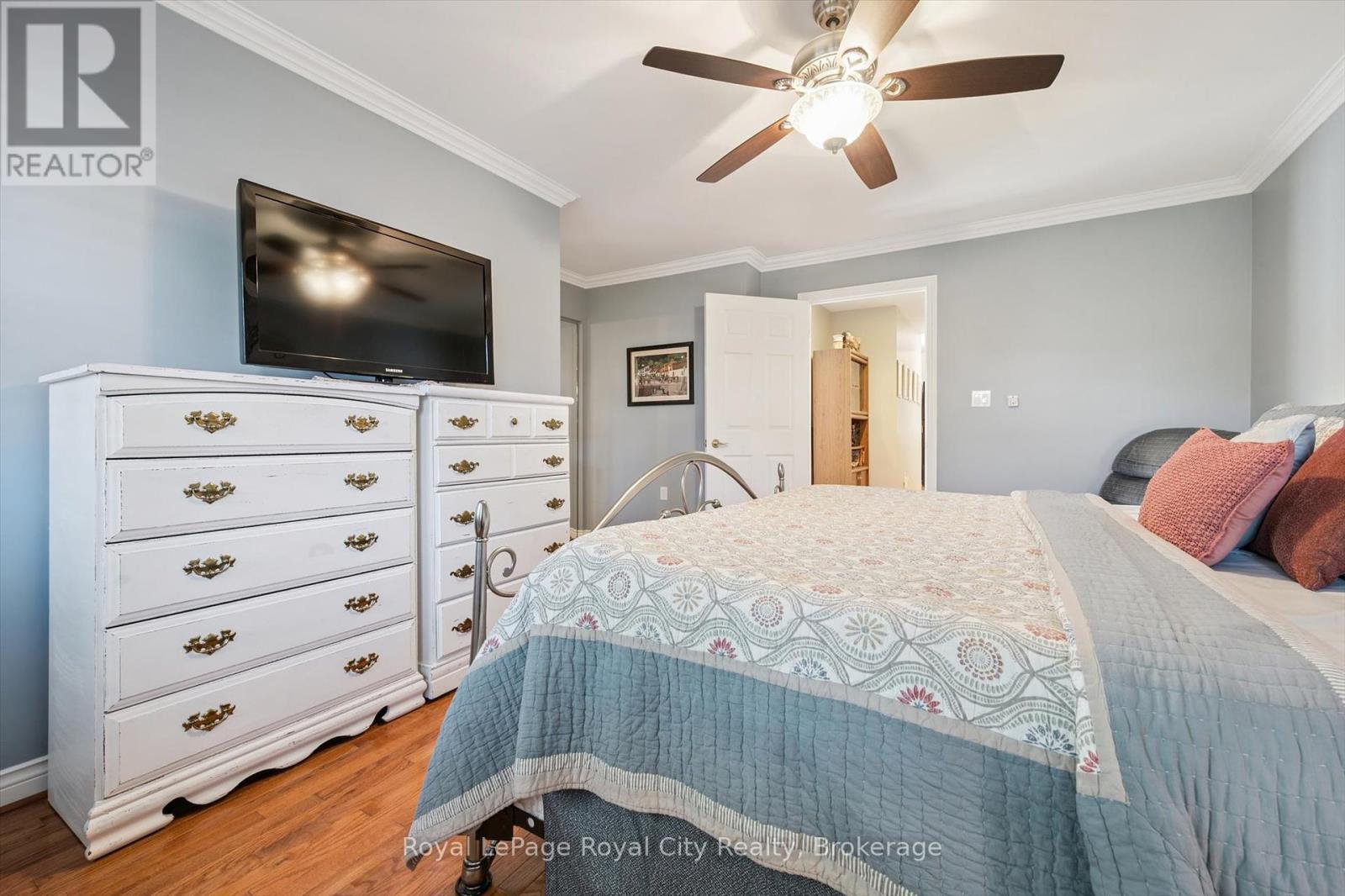 












21 CHERRY BLOSSOM CIRCLE

,
Guelph (Village By The Arboretum),




Ontario
N1G4X7

