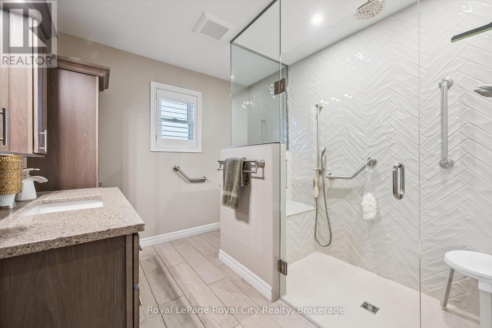 












21 CHERRY BLOSSOM CIRCLE

,
Guelph (Village By The Arboretum),




Ontario
N1G4X7

