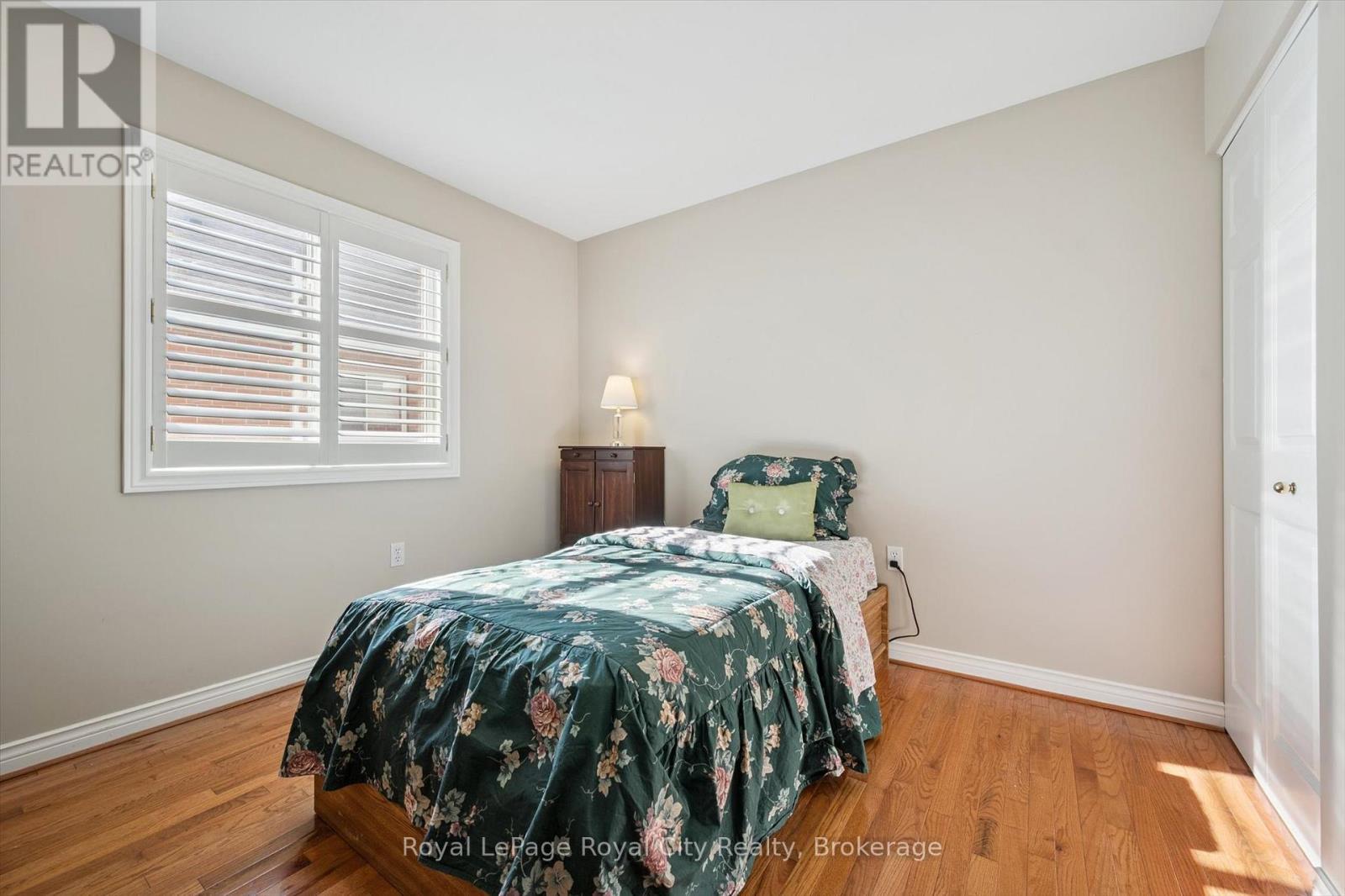 












21 CHERRY BLOSSOM CIRCLE

,
Guelph (Village By The Arboretum),




Ontario
N1G4X7

