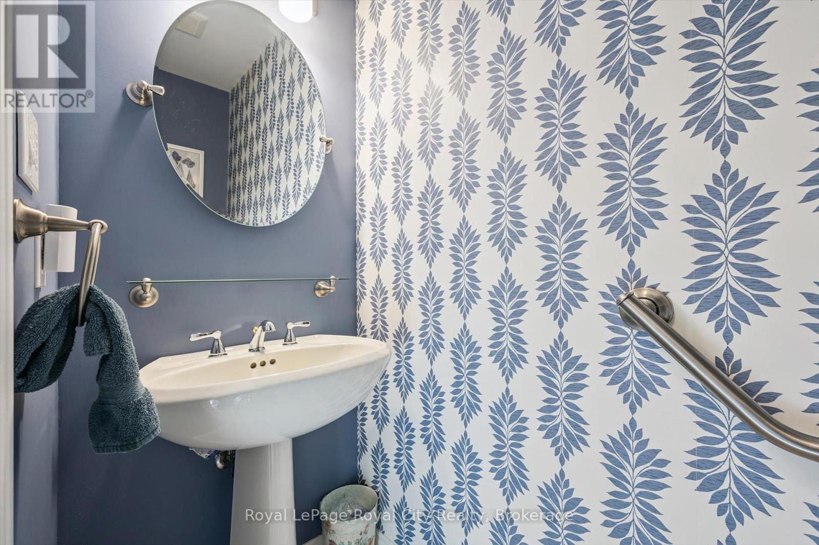 












21 CHERRY BLOSSOM CIRCLE

,
Guelph (Village By The Arboretum),




Ontario
N1G4X7

