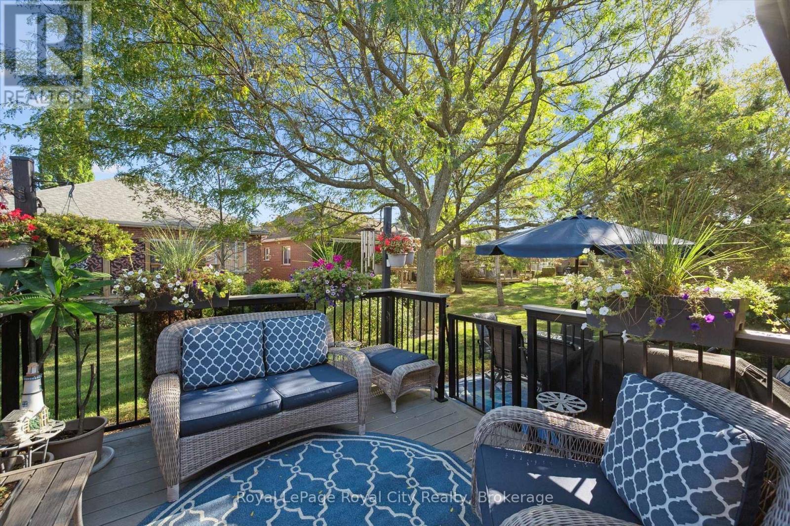 












21 CHERRY BLOSSOM CIRCLE

,
Guelph (Village By The Arboretum),




Ontario
N1G4X7

