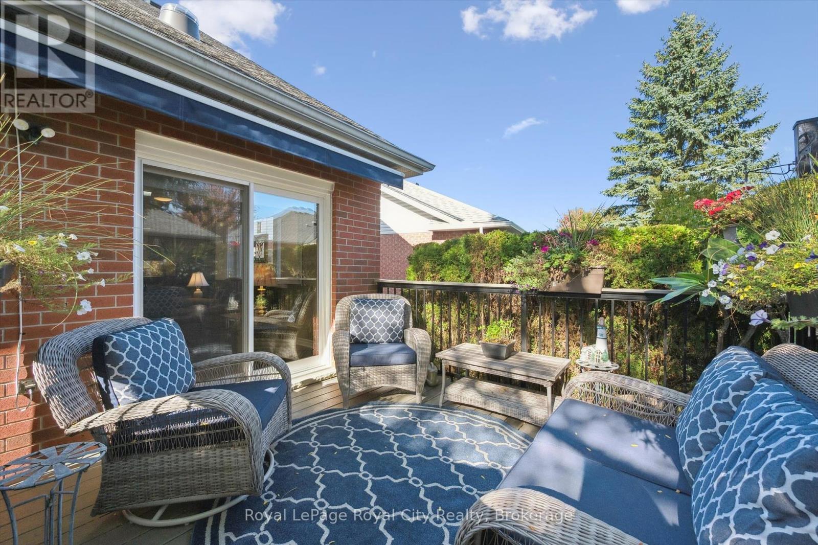 












21 CHERRY BLOSSOM CIRCLE

,
Guelph (Village By The Arboretum),




Ontario
N1G4X7

