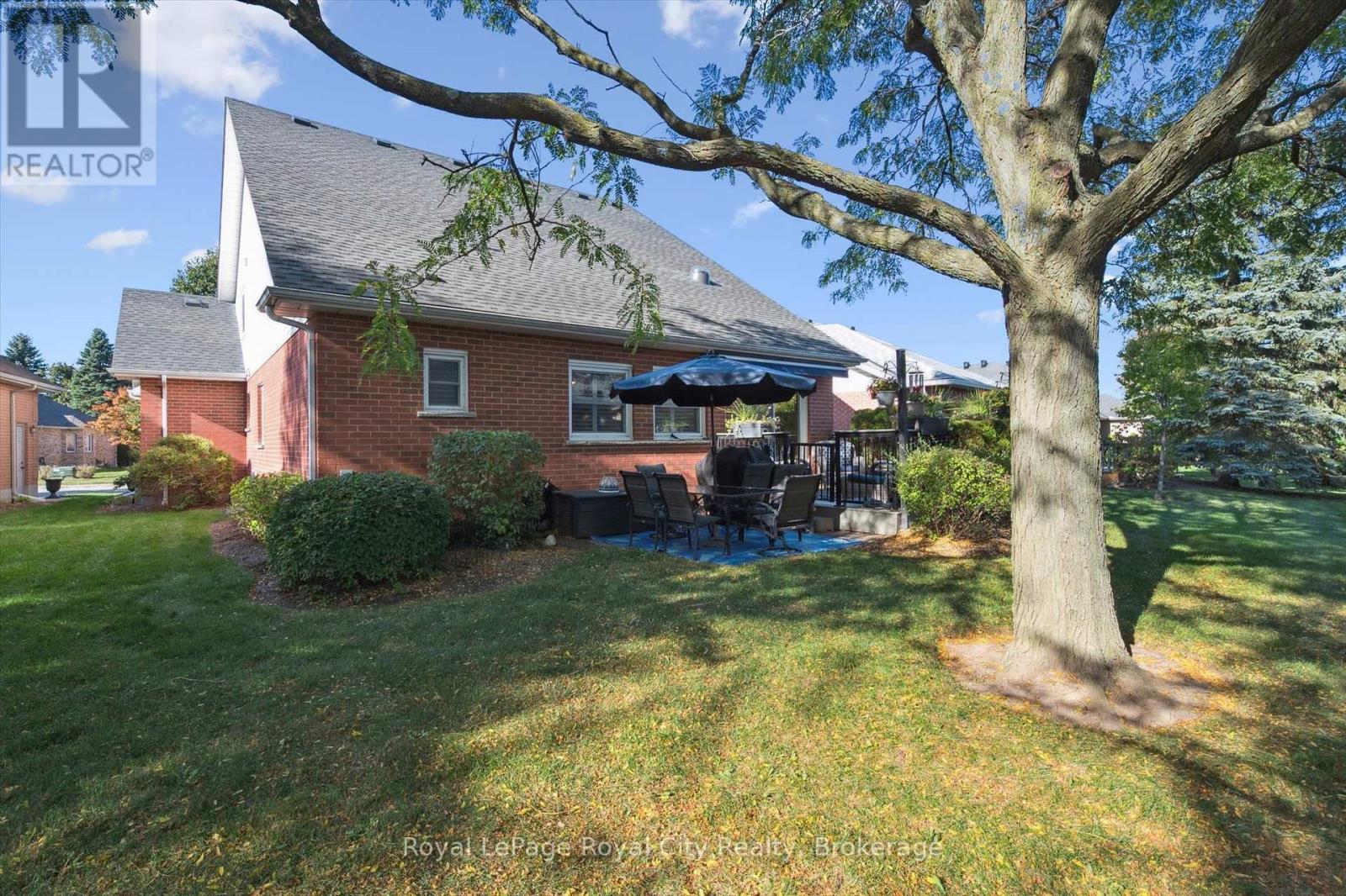 












21 CHERRY BLOSSOM CIRCLE

,
Guelph (Village By The Arboretum),




Ontario
N1G4X7

