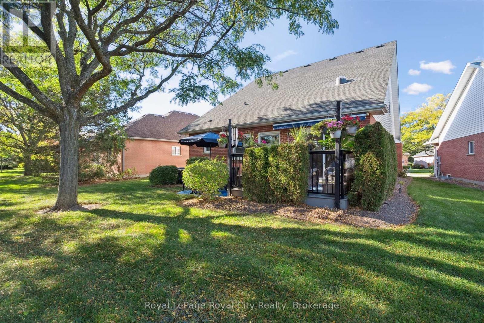 












21 CHERRY BLOSSOM CIRCLE

,
Guelph (Village By The Arboretum),




Ontario
N1G4X7

