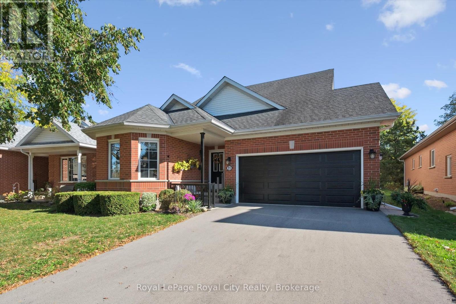 












21 CHERRY BLOSSOM CIRCLE

,
Guelph (Village By The Arboretum),




Ontario
N1G4X7

