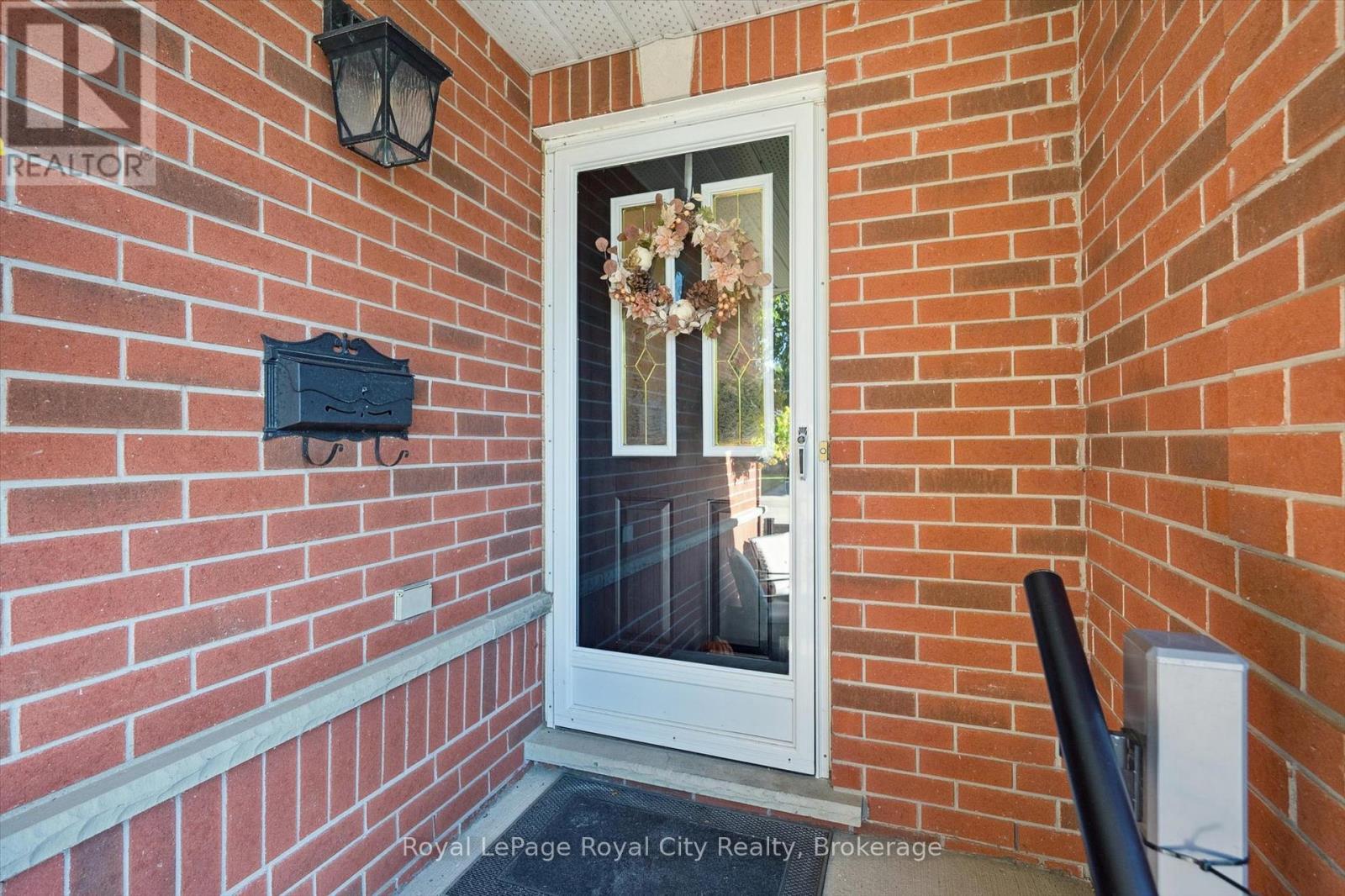 












21 CHERRY BLOSSOM CIRCLE

,
Guelph (Village By The Arboretum),




Ontario
N1G4X7

