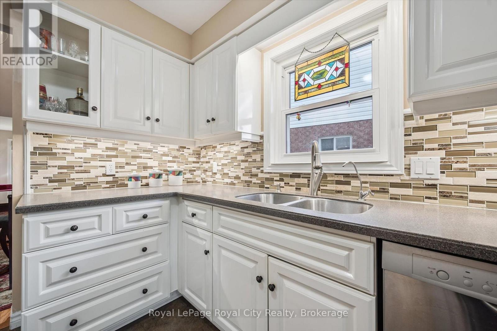 












21 CHERRY BLOSSOM CIRCLE

,
Guelph (Village By The Arboretum),




Ontario
N1G4X7

