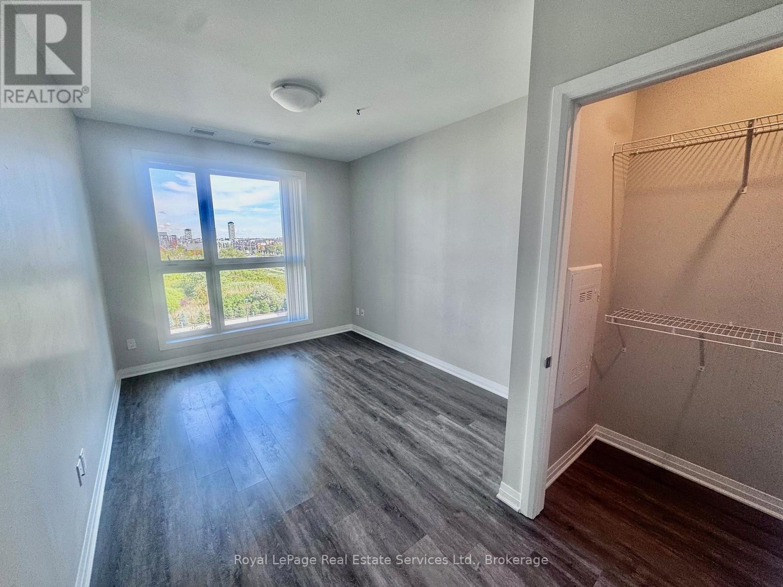 












511 - 95 DUNDAS STREET W

,
Oakville (GO Glenorchy),




Ontario
L6M5N4

