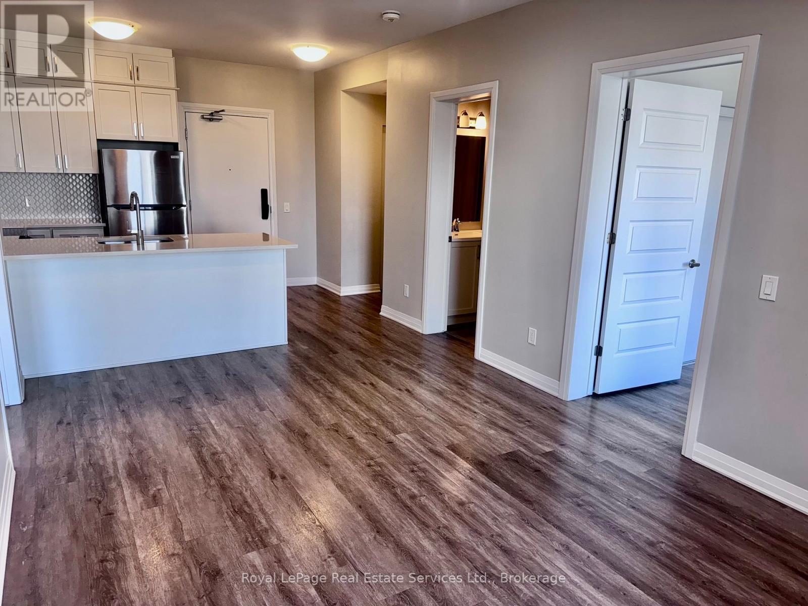 












511 - 95 DUNDAS STREET W

,
Oakville (GO Glenorchy),




Ontario
L6M5N4

