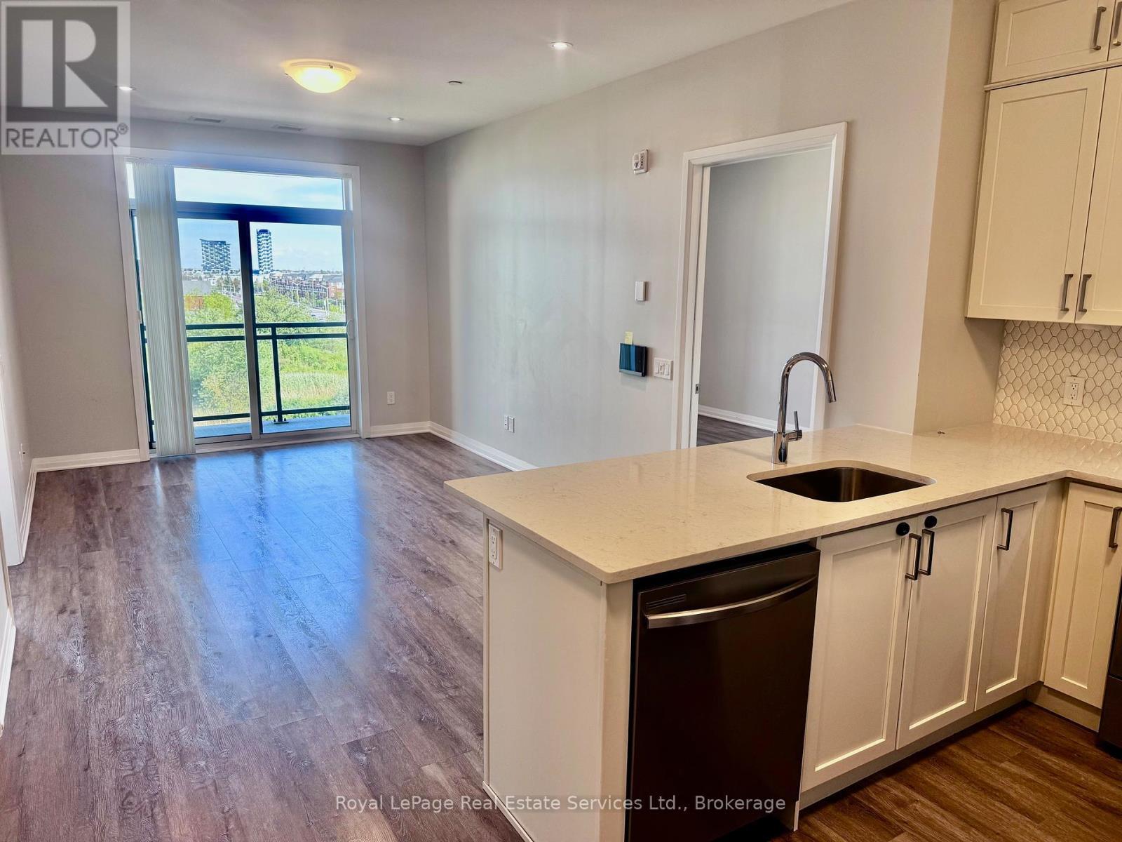 












511 - 95 DUNDAS STREET W

,
Oakville (GO Glenorchy),




Ontario
L6M5N4

