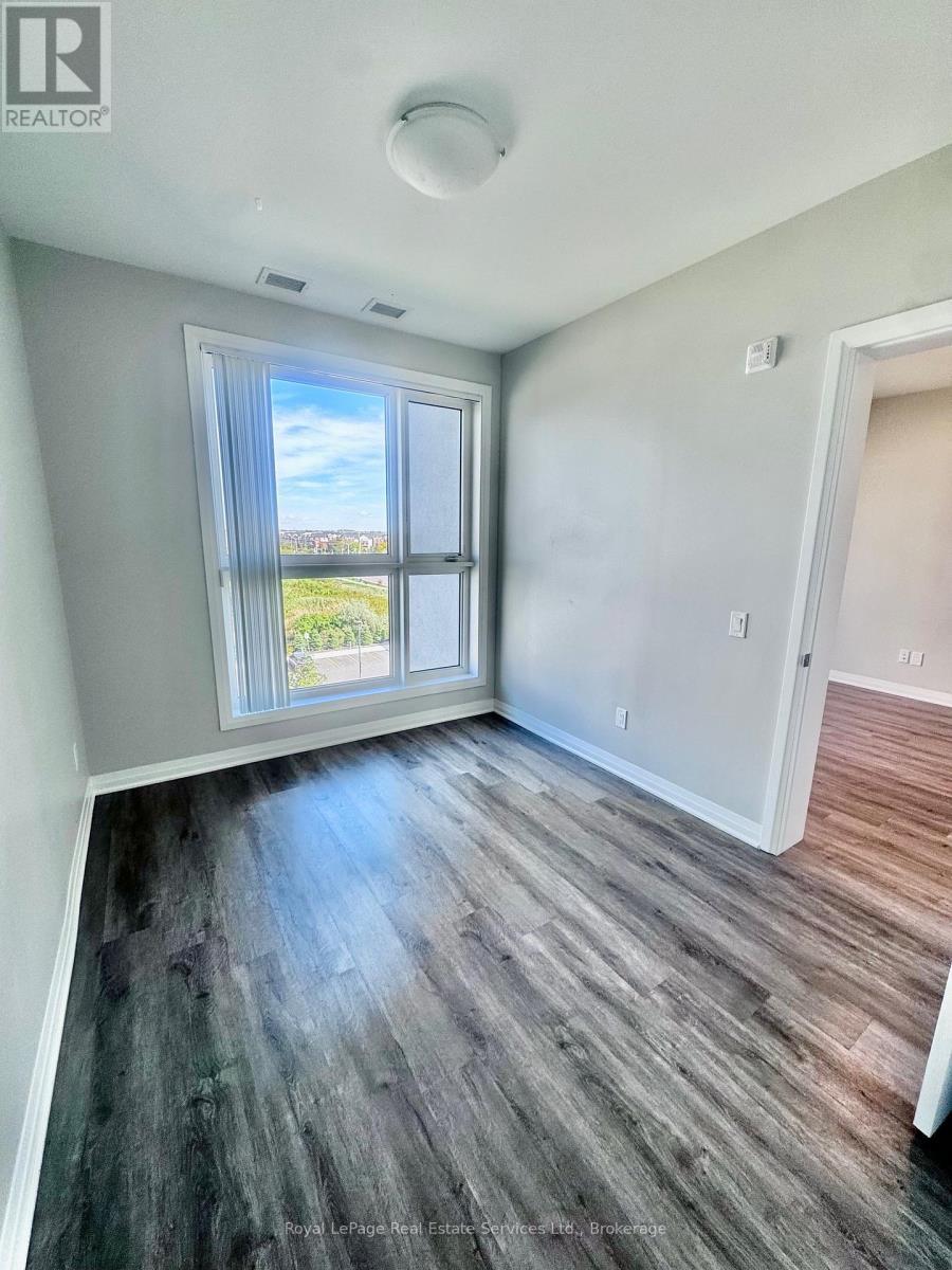 












511 - 95 DUNDAS STREET W

,
Oakville (GO Glenorchy),




Ontario
L6M5N4

