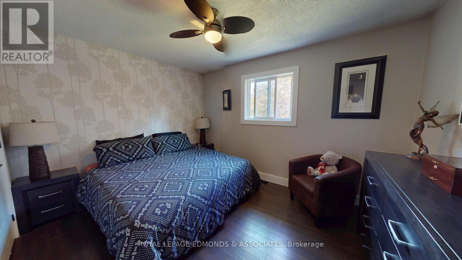 












517 ABBIE LANE

,
Petawawa,




Ontario
K8H3P9

