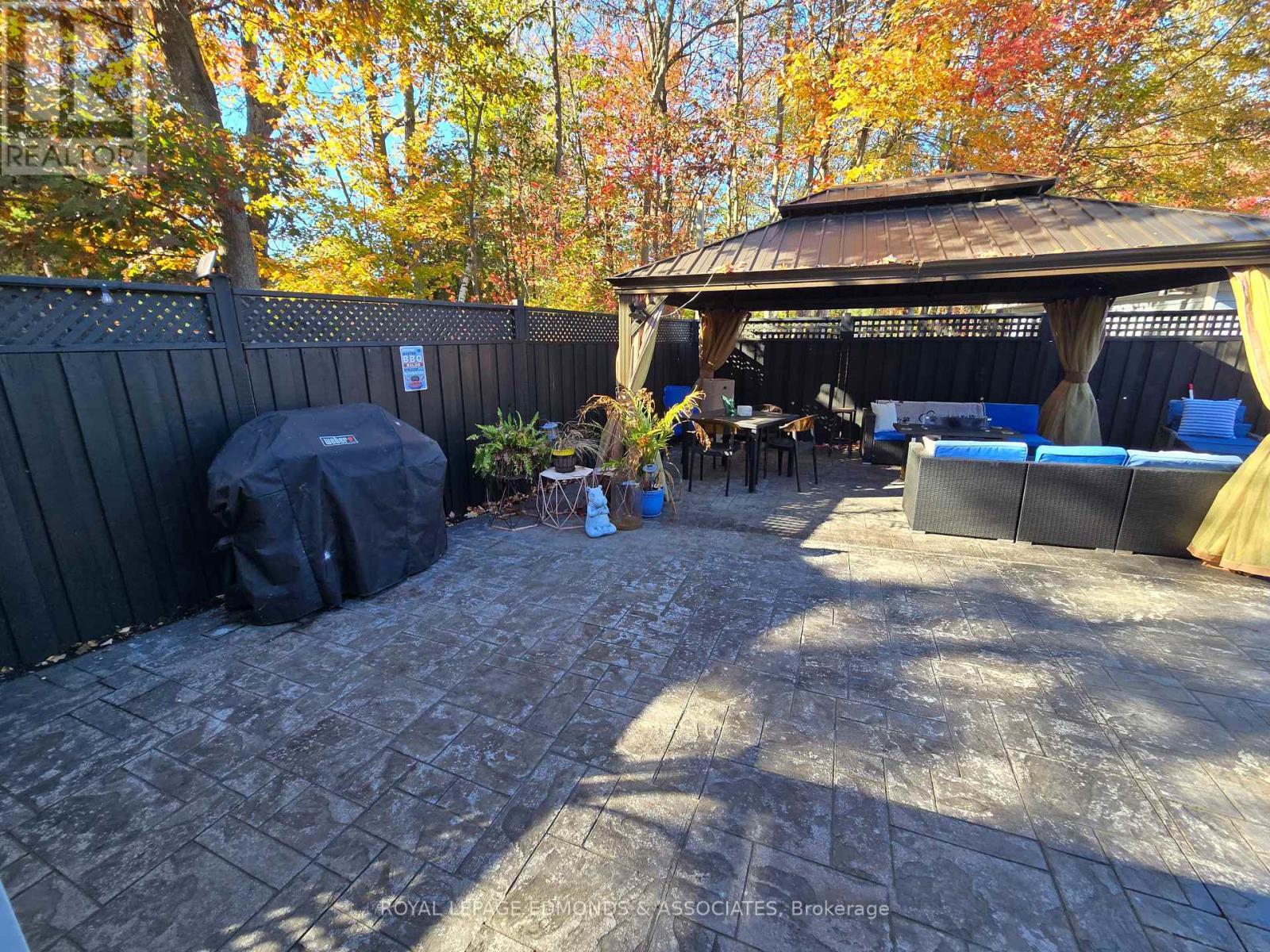 












517 ABBIE LANE

,
Petawawa,




Ontario
K8H3P9

