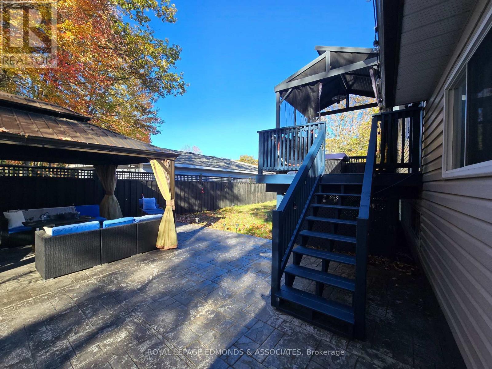 












517 ABBIE LANE

,
Petawawa,




Ontario
K8H3P9

