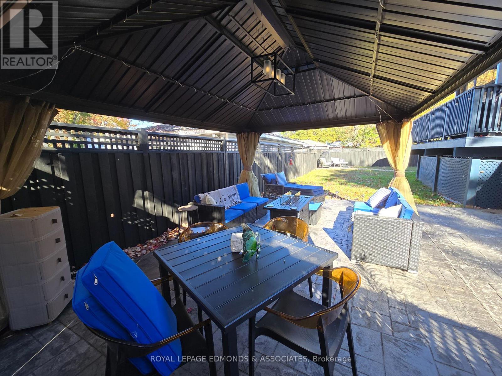 












517 ABBIE LANE

,
Petawawa,




Ontario
K8H3P9

