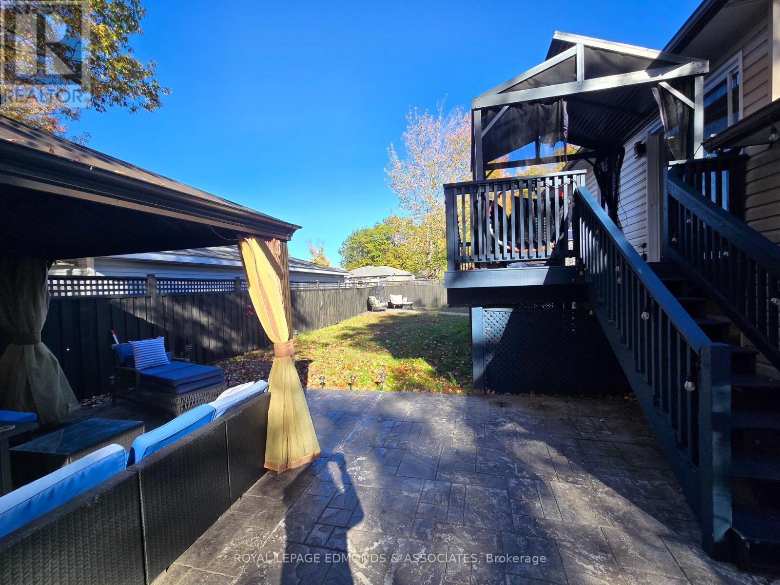 












517 ABBIE LANE

,
Petawawa,




Ontario
K8H3P9

