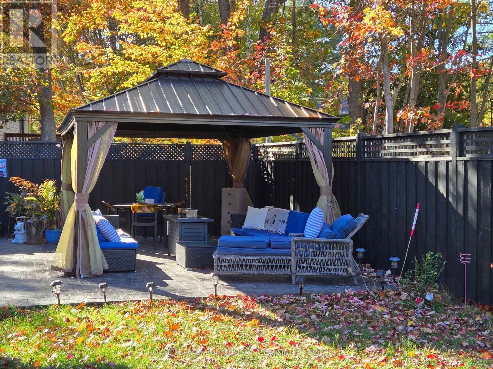 












517 ABBIE LANE

,
Petawawa,




Ontario
K8H3P9

