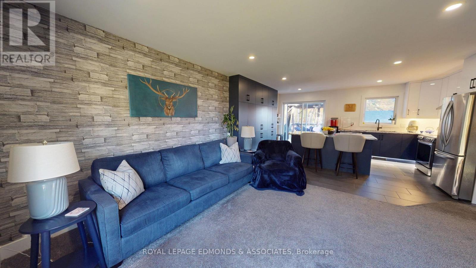 












517 ABBIE LANE

,
Petawawa,




Ontario
K8H3P9


