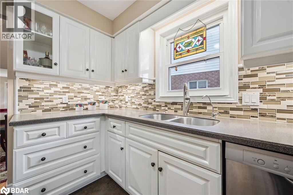 












21 CHERRY BLOSSOM CIRCLE

,
Guelph,




Ontario
N1G4X7

