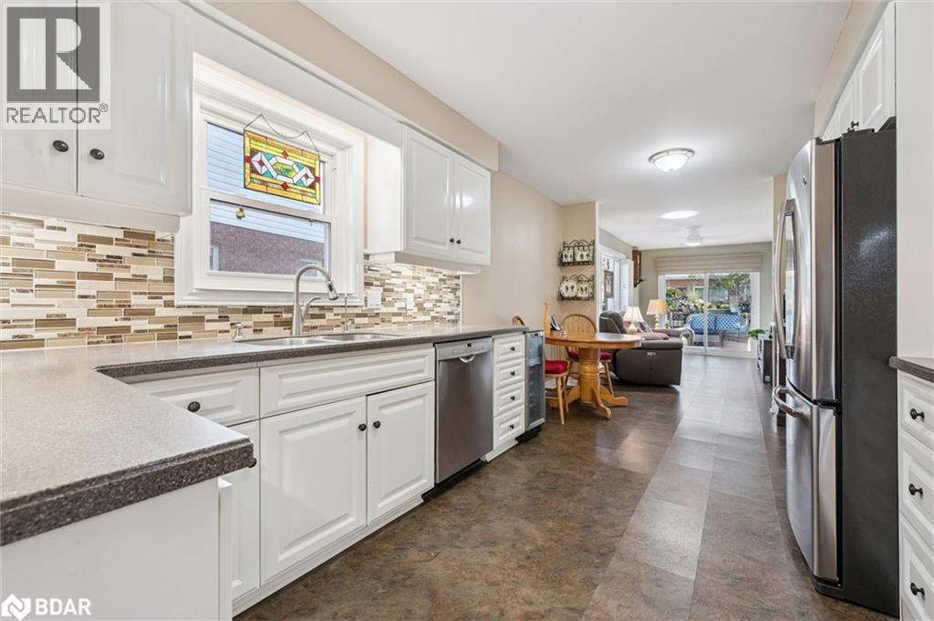 












21 CHERRY BLOSSOM CIRCLE

,
Guelph,




Ontario
N1G4X7

