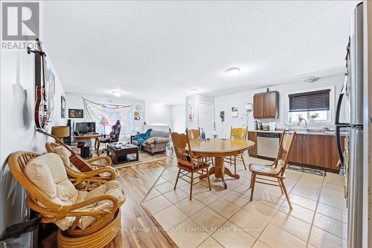 












102 HENRY STREET

,
Barrie,




Ontario
L4N1C8

