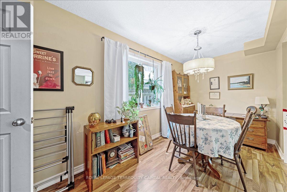 












102 HENRY STREET

,
Barrie,




Ontario
L4N1C8

