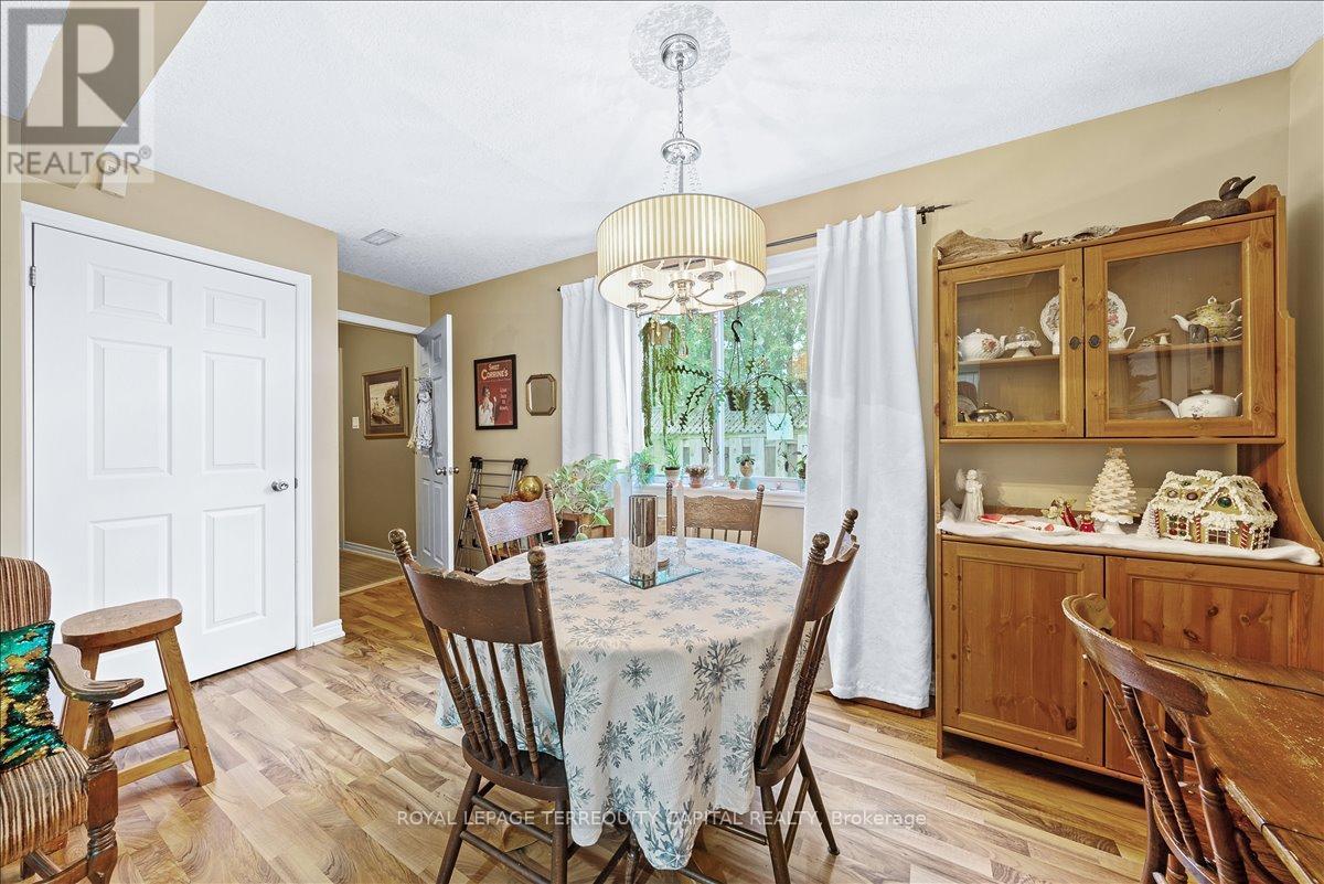 












102 HENRY STREET

,
Barrie,




Ontario
L4N1C8

