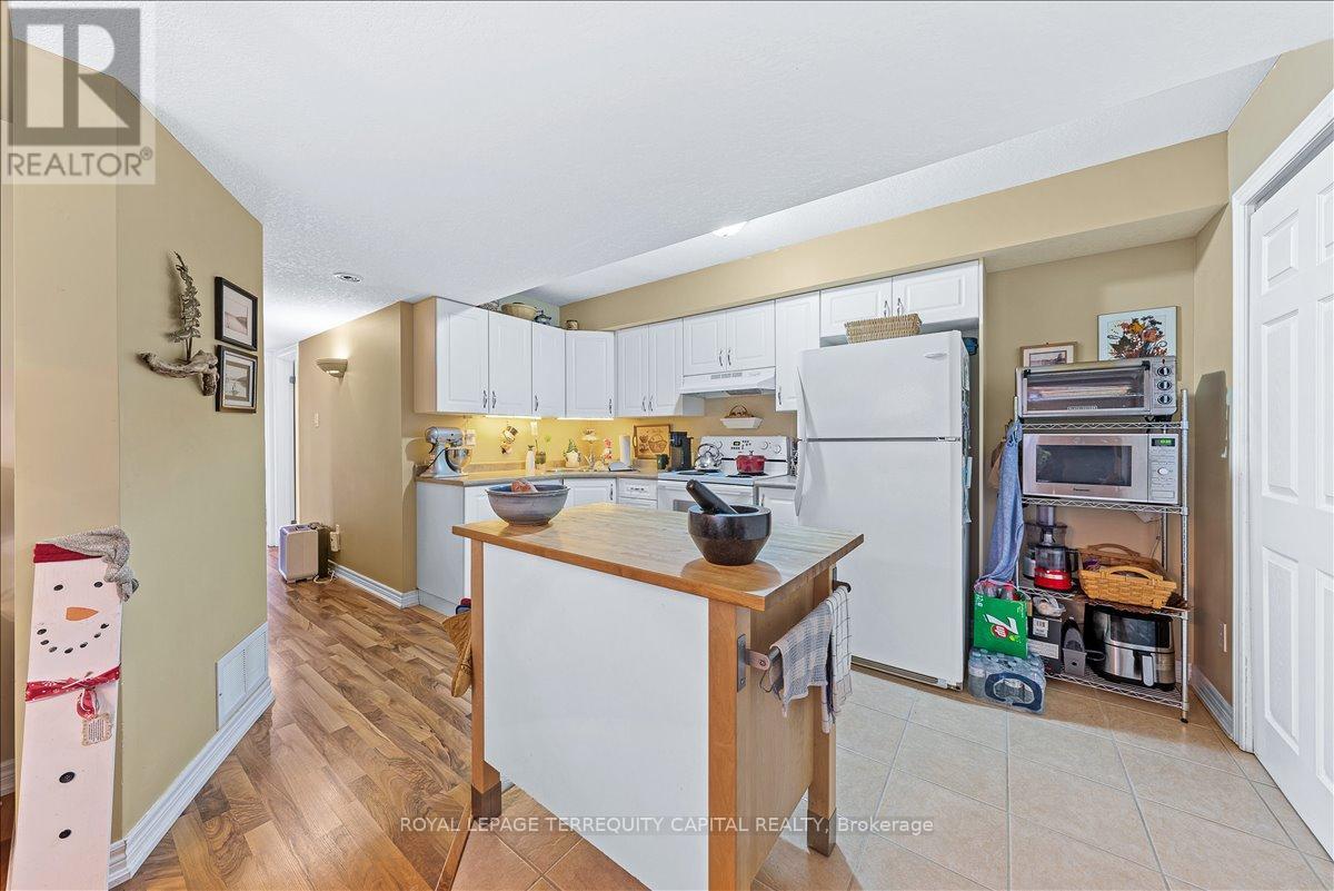 












102 HENRY STREET

,
Barrie,




Ontario
L4N1C8

