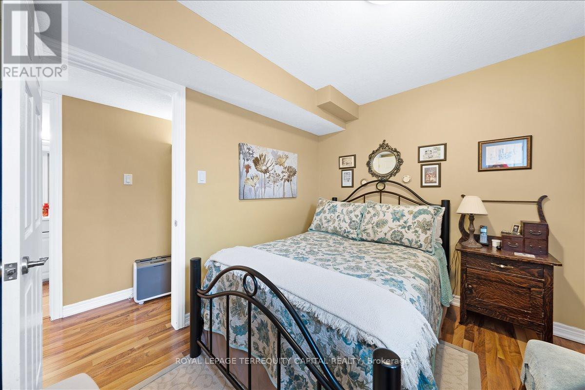 












102 HENRY STREET

,
Barrie,




Ontario
L4N1C8

