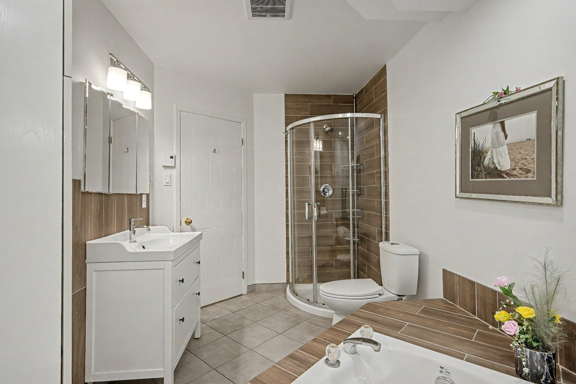 









1100


Boul. des Écluses

,
Sainte-Catherine,




QC
J5C2B2

