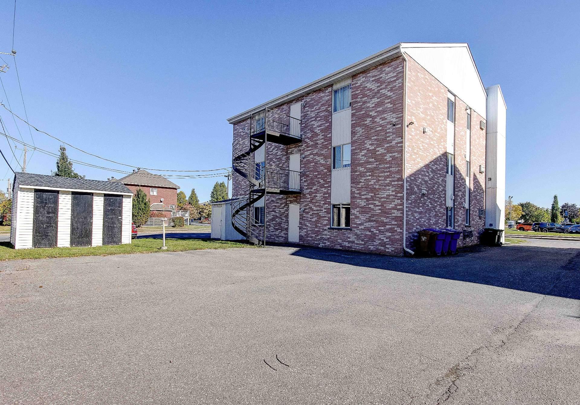 









1100


Boul. des Écluses

,
Sainte-Catherine,




QC
J5C2B2

