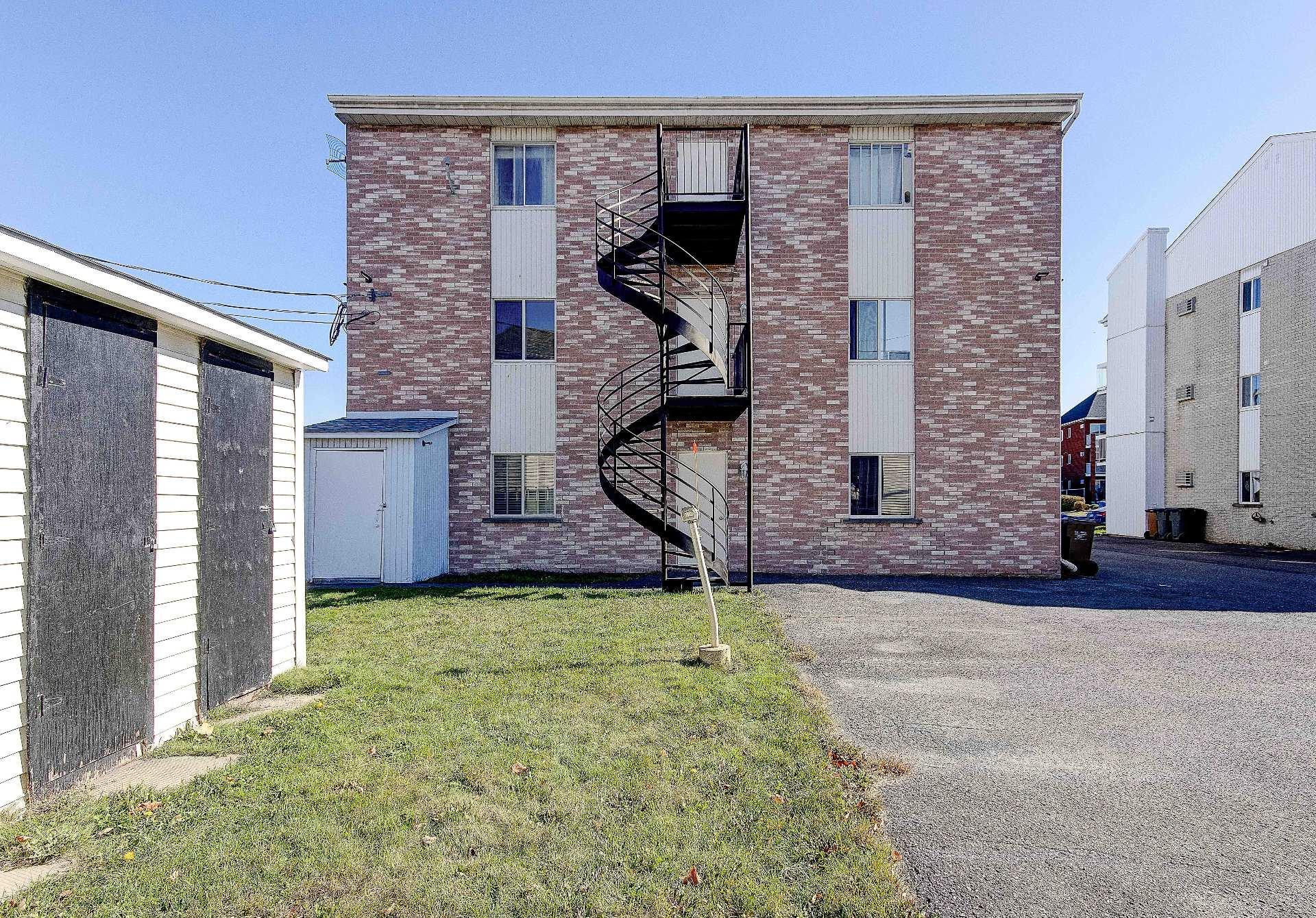 









1100


Boul. des Écluses

,
Sainte-Catherine,




QC
J5C2B2

