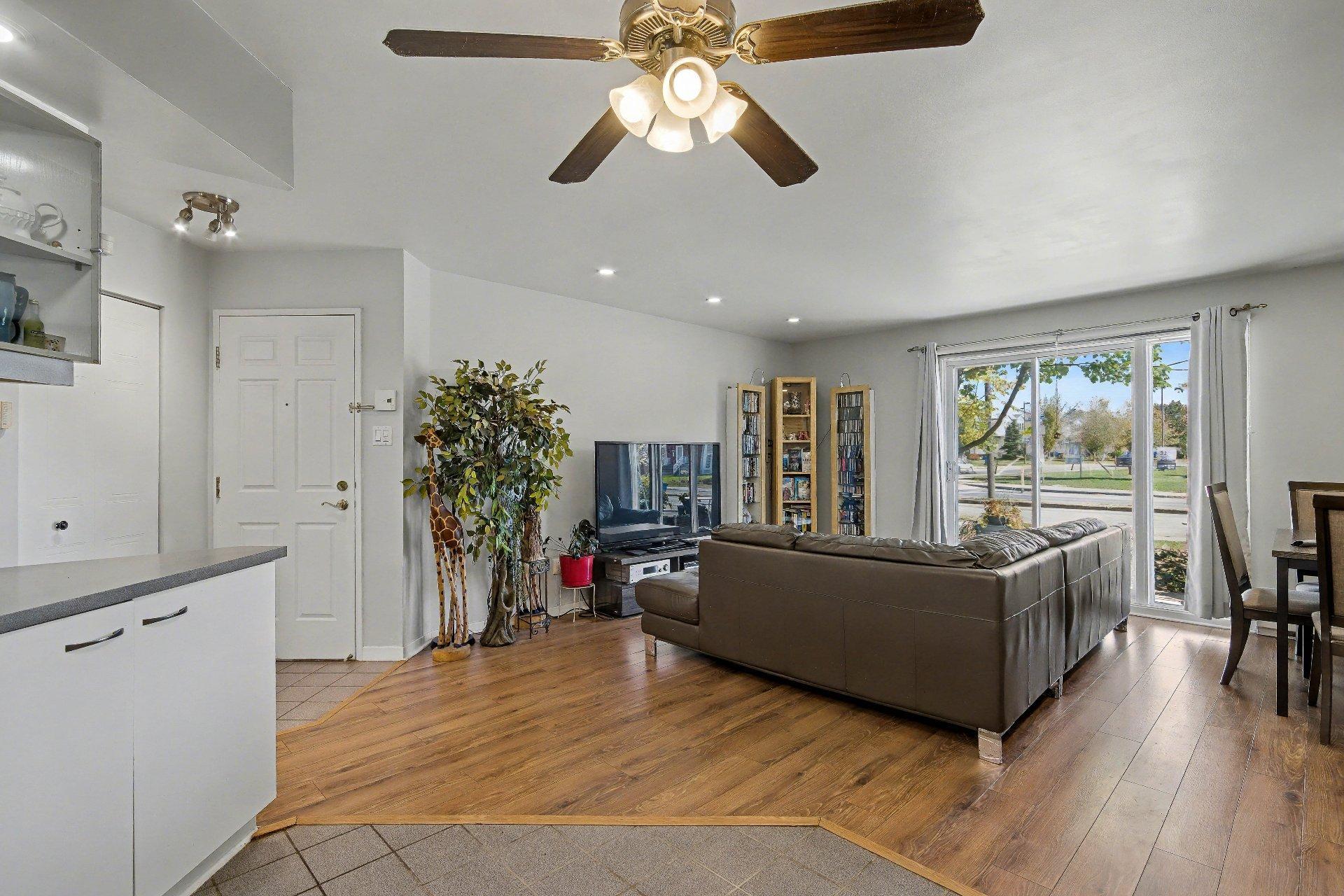 









1100


Boul. des Écluses

,
Sainte-Catherine,




QC
J5C2B2

