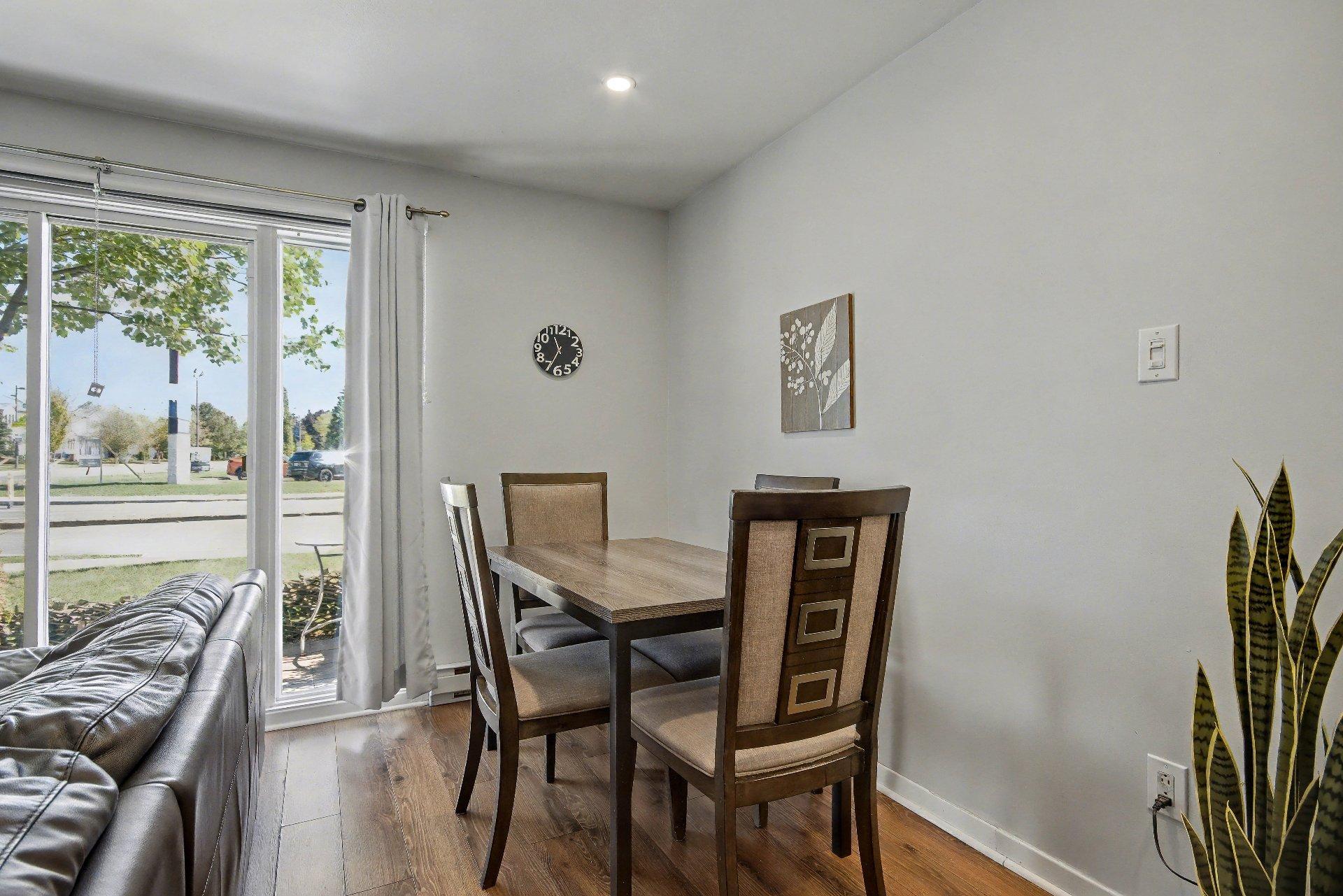 









1100


Boul. des Écluses

,
Sainte-Catherine,




QC
J5C2B2

