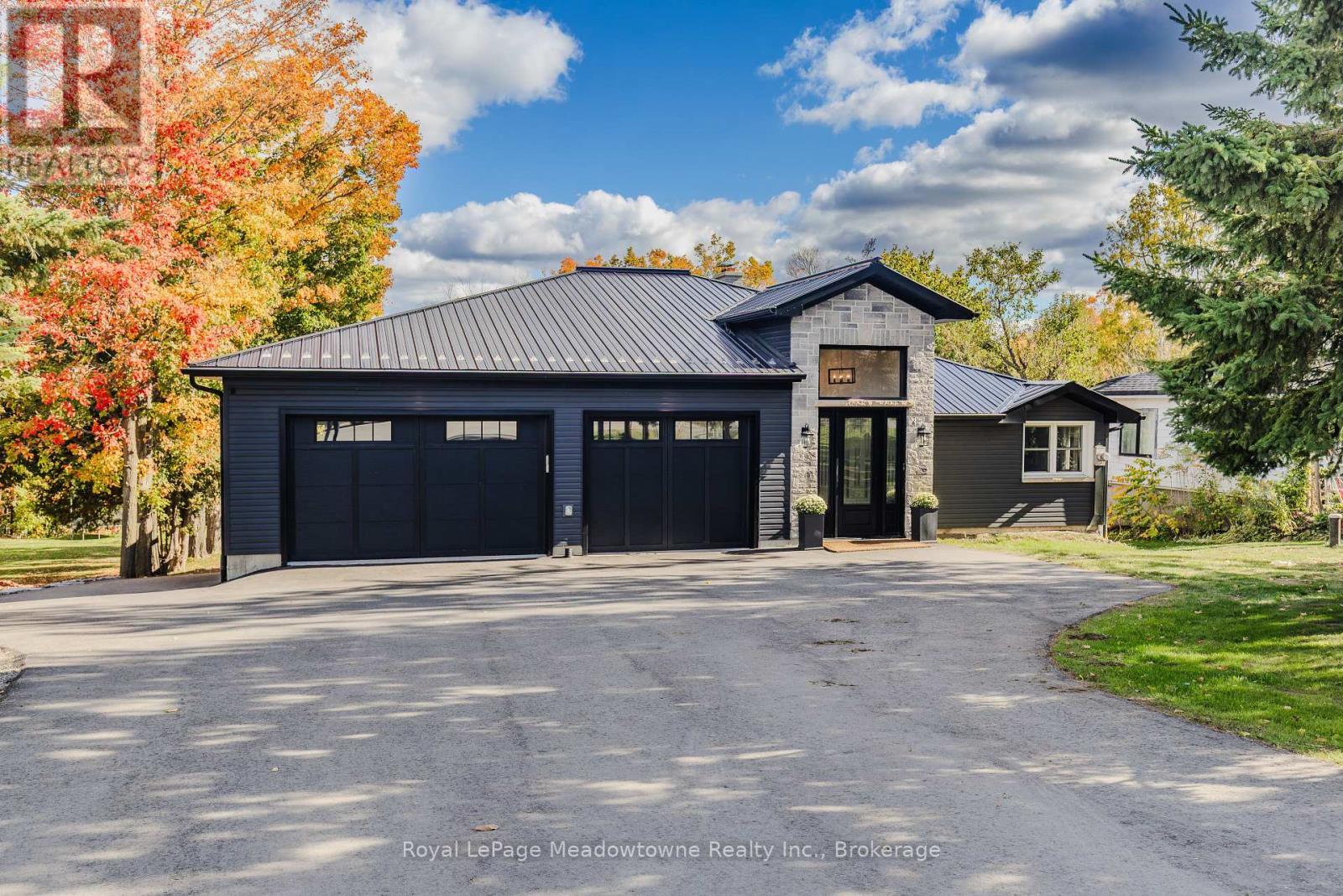 












2632 LAKEFIELD ROAD

,
Selwyn,




Ontario
K9J6X5

