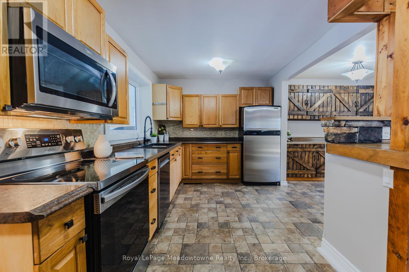 












2632 LAKEFIELD ROAD

,
Selwyn,




Ontario
K9J6X5

