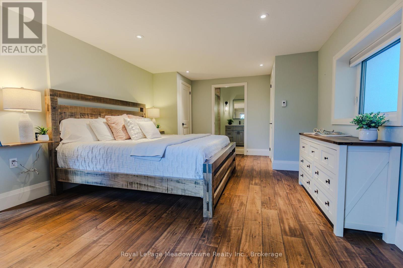 












2632 LAKEFIELD ROAD

,
Selwyn,




Ontario
K9J6X5

