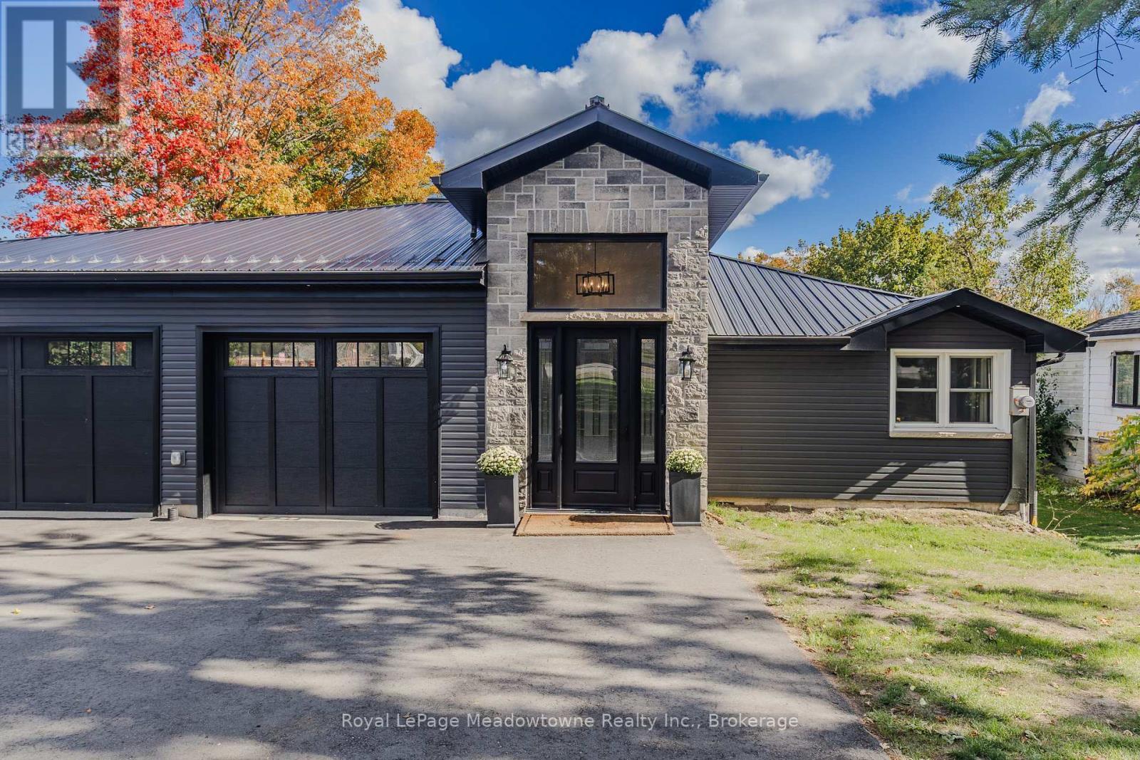 












2632 LAKEFIELD ROAD

,
Selwyn,




Ontario
K9J6X5

