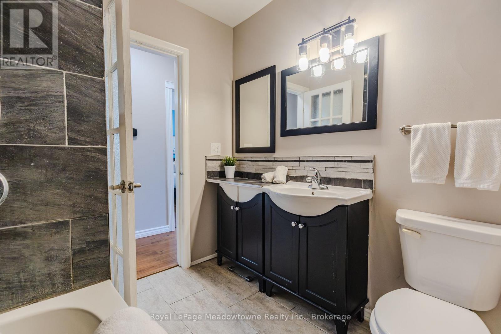 












2632 LAKEFIELD ROAD

,
Selwyn,




Ontario
K9J6X5

