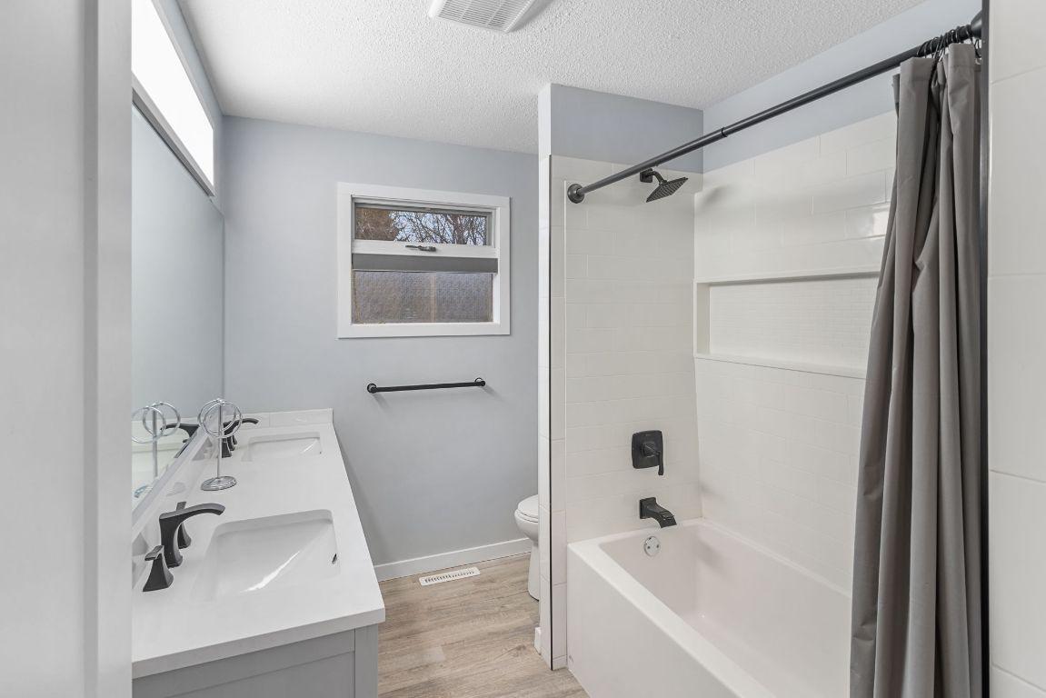 









4611


Gordon

Drive,
Kelowna,




BC
V1W 1T5

