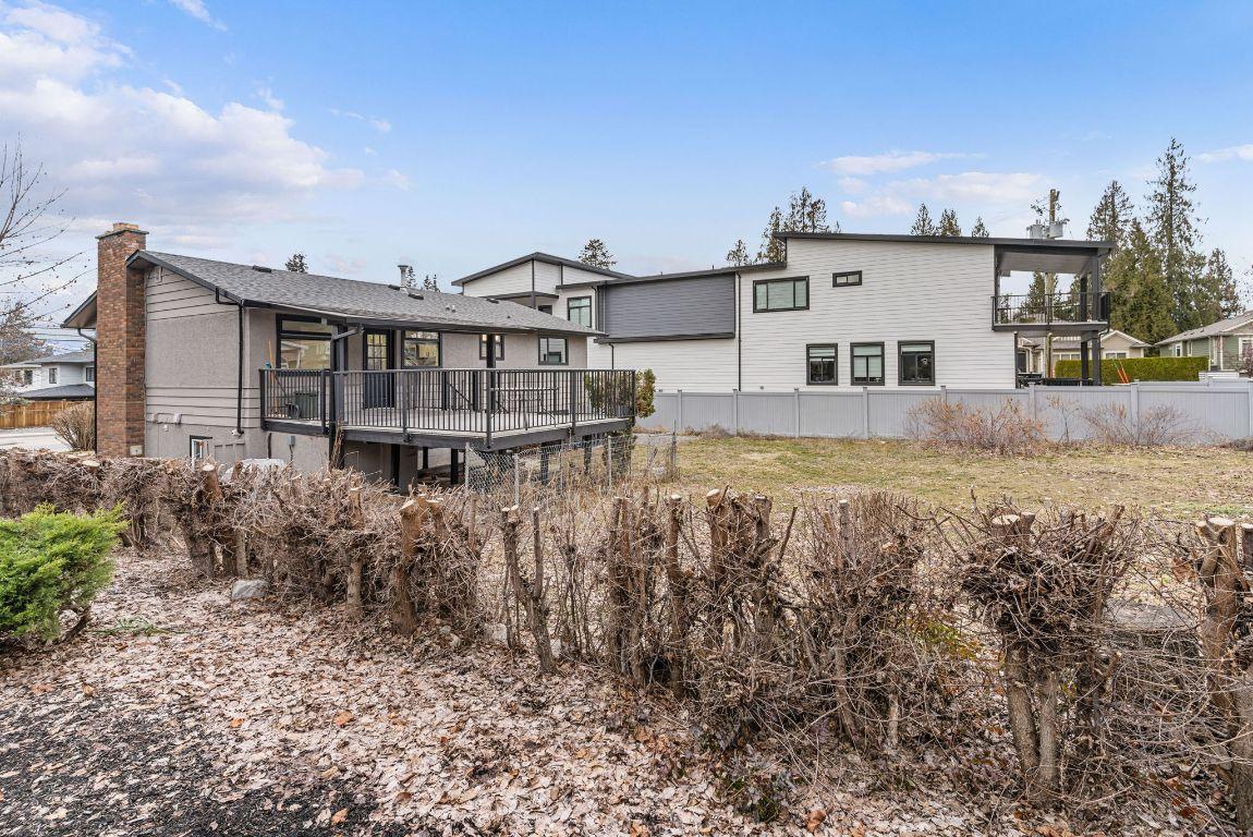 









4611


Gordon

Drive,
Kelowna,




BC
V1W 1T5

