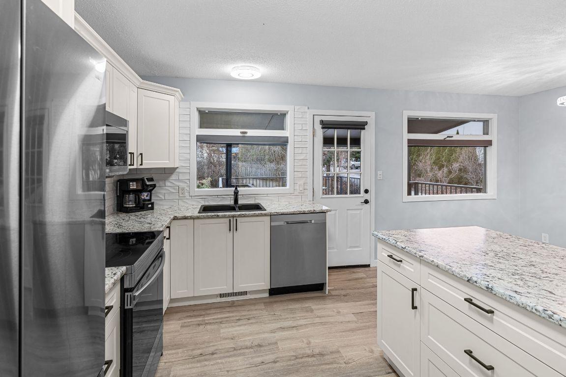 









4611


Gordon

Drive,
Kelowna,




BC
V1W 1T5

