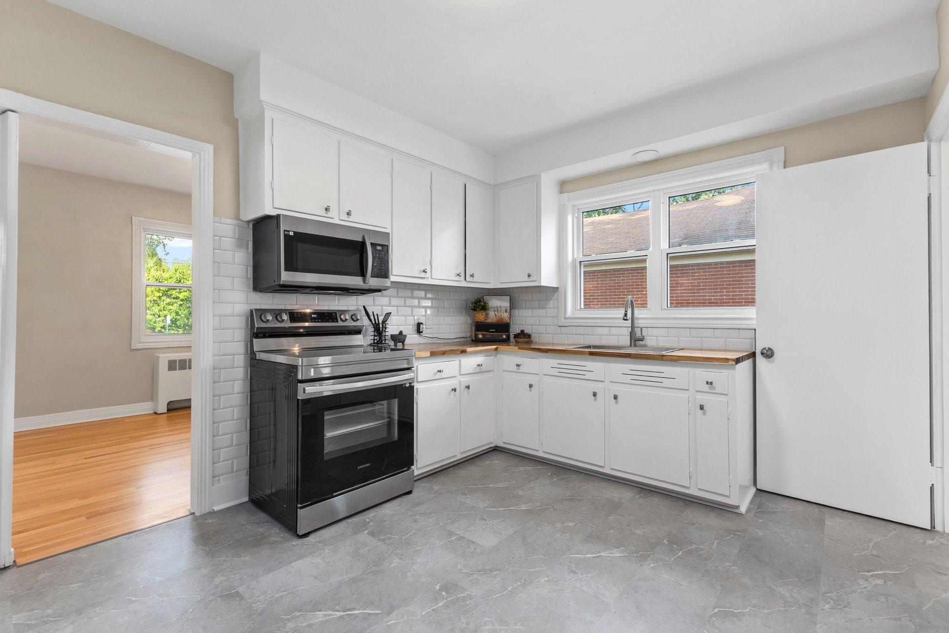 









460


Rue Petit

,
Montréal (Saint-Laurent),




QC
H4N2H6

