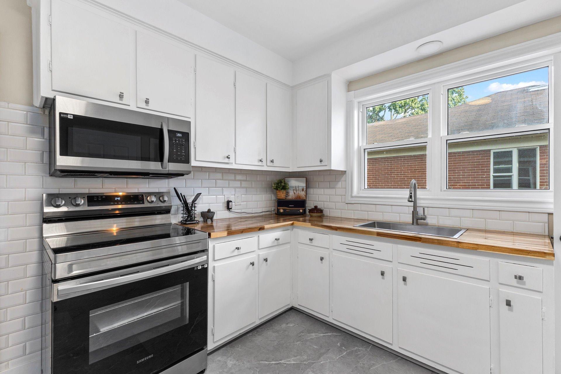 









460


Rue Petit

,
Montréal (Saint-Laurent),




QC
H4N2H6

