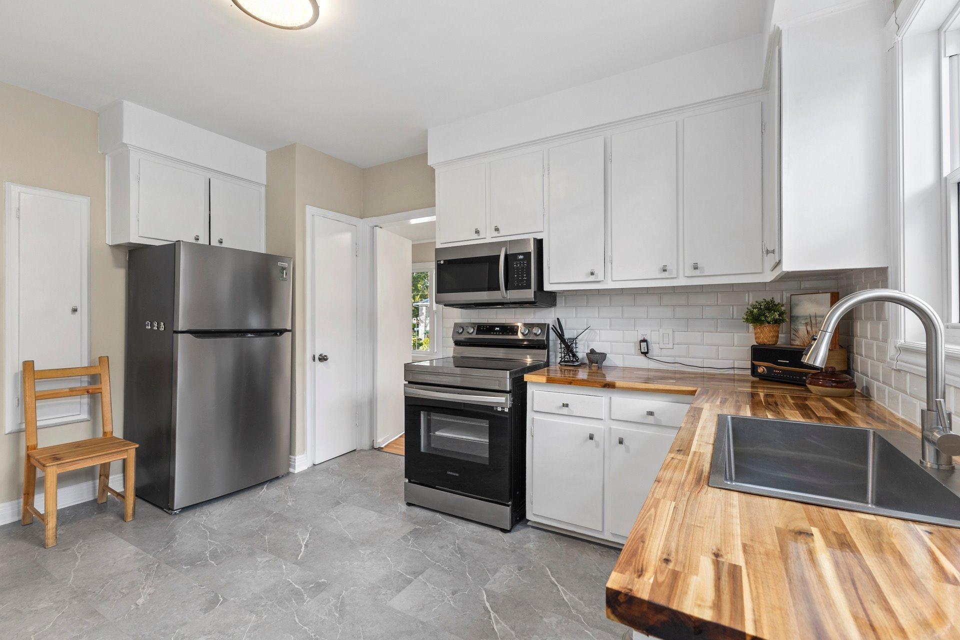 









460


Rue Petit

,
Montréal (Saint-Laurent),




QC
H4N2H6

