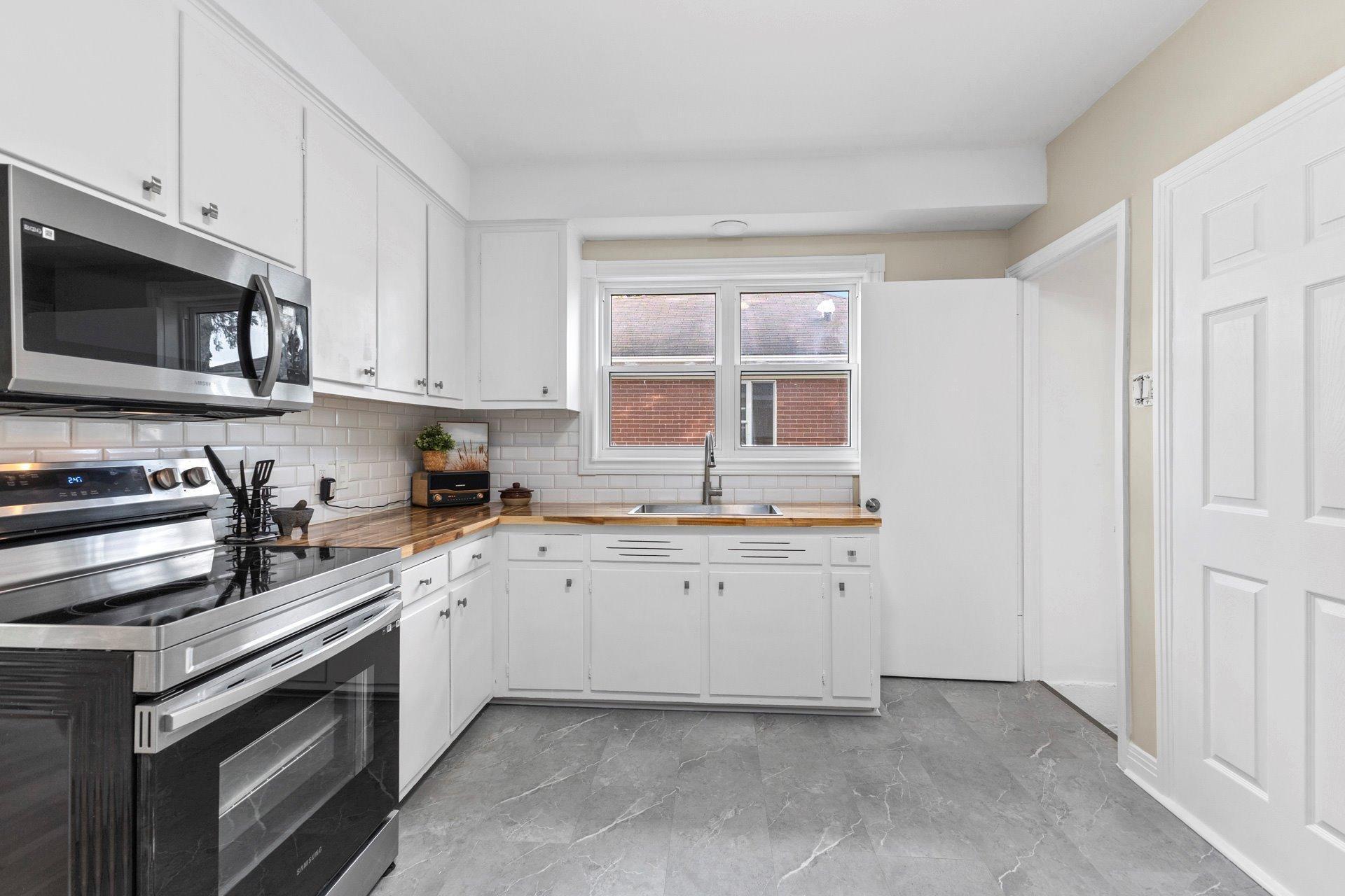 









460


Rue Petit

,
Montréal (Saint-Laurent),




QC
H4N2H6

