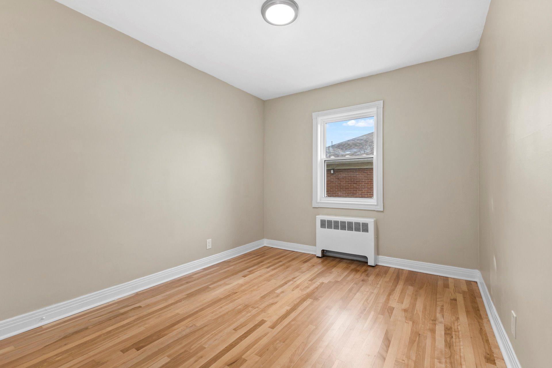 









460


Rue Petit

,
Montréal (Saint-Laurent),




QC
H4N2H6

